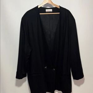 Elegant Black 100% wool Women's Blazer